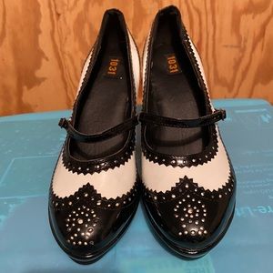 7-8 black and white Shoes